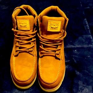 Levi’s brand Mens boots. Sz 10 and Brown in color.